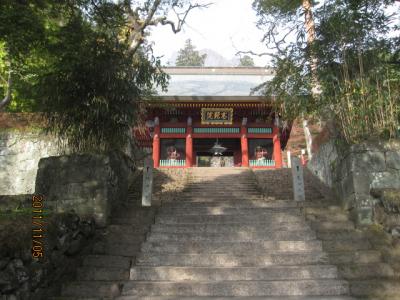 妙義山の紅葉（１）妙義神社。