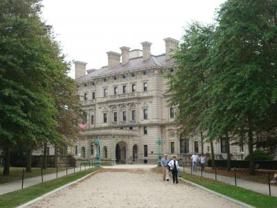 ニューイングランド・カナダクルーズ　3日目　ロードアイランド州ニューポート　まるで別世界・・・右も左も大豪邸！