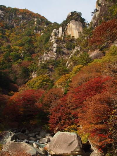 晩秋の甲州路小紀行【１】～紅葉に包まれた御岳昇仙峡散歩～