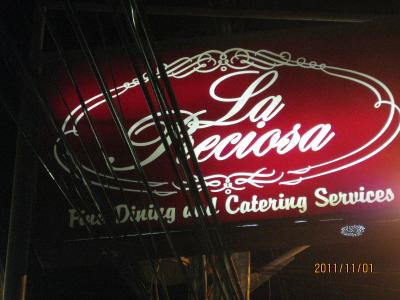 歴史のあるフィリピン料理レストラン（ラワッグ市、比）　　１１月　　２０１１年