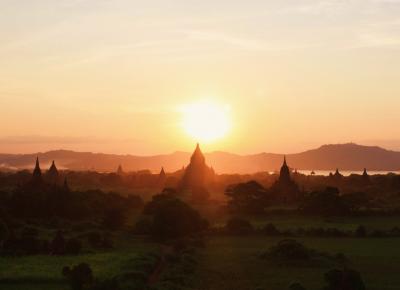 ミャンマー紀行（３）　沈む夕日と紅に染まる寺院群～いづこも同じバガンの夕暮れ