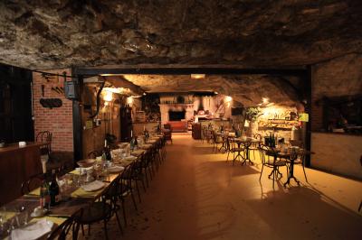 【欧州旅行19日目】 ○ ロワール地方の古城巡り ツアーの食事編　「RESTAURANT CAVE AUX FOUEES（洞窟レストラン）」