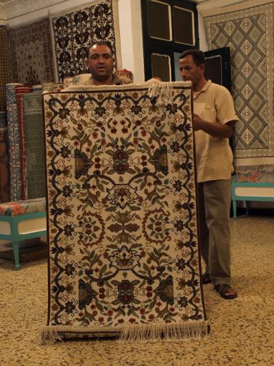 チュニジア旅行2010③ケロアン(Kairouan)～イスラム第4の聖都でカーペット職人＆商人と触れ合う～