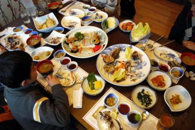 １２．年末年始の釜山旅行　４食目　統営（トンヨン）の東京寿司（ドキョスシ）の昼食