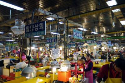 １３．年末年始の釜山旅行　統営(トンヨン）～巨済島（コジェド）～巨加大橋（コガデキョ）～釜山へのドライブ　チャガルチ市場（チャガルチシジャン）　ロッテデパート光復店（ガァンボッジョム）
