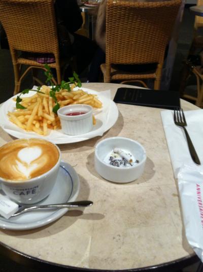 今年初の外食は一人で寂しく表参道・・・