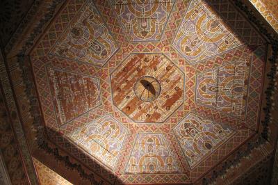 2012正月、モロッコ王国旅行記(9/49)：1月7日(6)：マラケシュ、バヒーヤ宮殿、パティオ、ステンドグラス