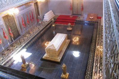 2012正月、モロッコ王国旅行記(39/49)：1月11日(5)：ラバト・モハメド五世廟、未完のハッサンの塔