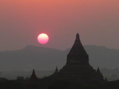 パガンの大地を訪ねる