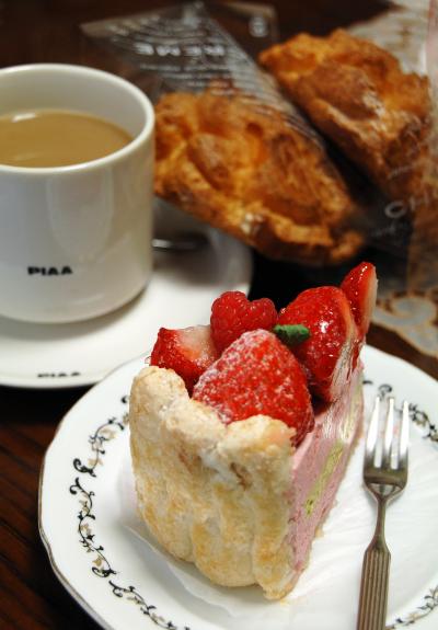 誕生日のケーキは、パティスリー・ナチュール・シロモト欽明台店まで出掛けて買いました♪