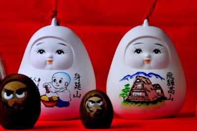 ４千個のだるまを展示する「がんばろう！日本　たるまさんサミット」