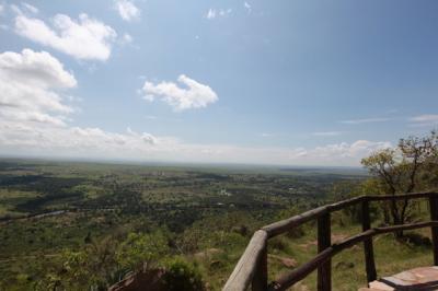 ケニア　ムパタサファリ⑥日本語が通じるロッジ、400mmの望遠レンズ
