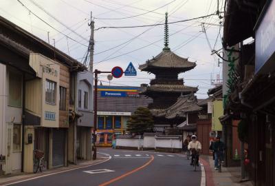 初旅　大分　臼杵　龍原寺三重塔より　吉丸　一昌記念館