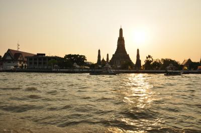ワット・アルンの夕陽　＊ バンコク紀行(56) ＊