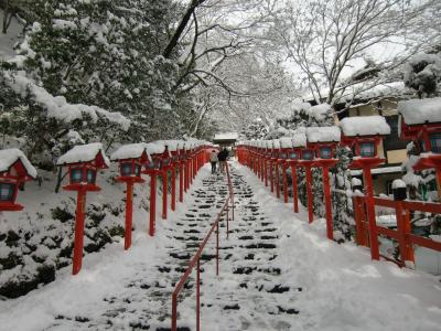 雪の貴船神社