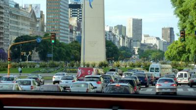 msa420南米周遊旅情４章⑤シンボルのオベリスクが建つ幅員144m世界最大の7月9日大通り in ブエノスアイレス