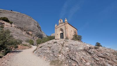 2011.12スペインカタルーニャ・アンドラ旅行12-ケーブルカーでSan Joan教会へ，奇岩の連続