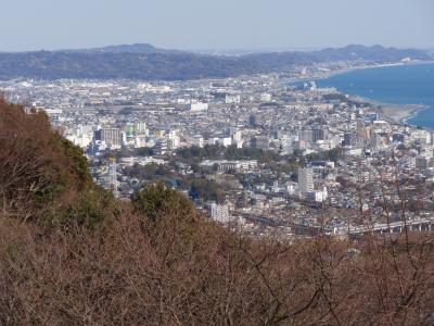 神奈川散策：小田原で秀吉が構築した一夜城城址の散歩と、その駐車場横に立つあの”鎧塚”さん経営のレストラン＆ファームを訪問。美味でした！！