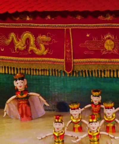 ベトナム29 タンロン水上人形劇の妙技 ☆水しぶき/火花も散って