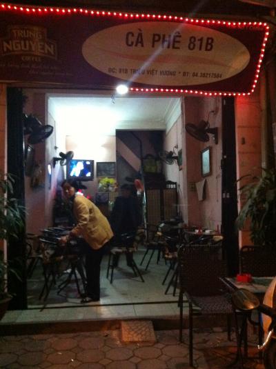 ハノイ　チューヴィエットヴオン　カフェ通り