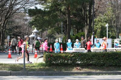 2012早春、名古屋ウィメンズマラソン(4/5)：往きが27キロ、帰りが33キロ地点での観戦