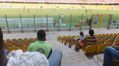 アクラ街歩きとサッカーガーナリーグ観戦
