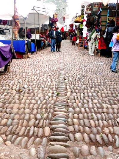 msa690南米周遊旅情６章⑥インカ時代から続くピサック村の日曜市の賑わい in インカの聖なる谷