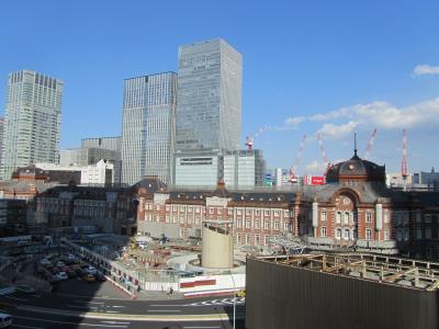 改装された東京駅丸の内側の風景