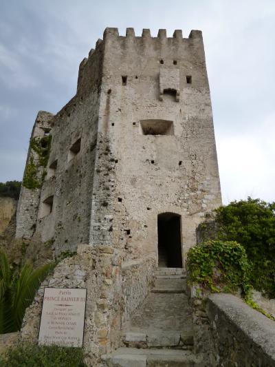 春の優雅なコートダジュール旅♪　Ｖｏｌ８９（第８日目午後）　☆ロクブリュヌ(Roquebrune）：美しいロクブリュヌの古城「Chateau du Xeme siecle」を鑑賞と絶景を楽しむ♪