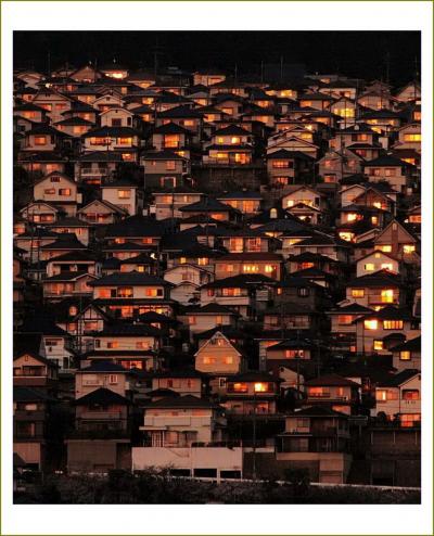 Solitary Journey［1022］夕陽に輝く住宅街の夕景／広島県府中町＆周防大島の嵩山（標高619ｍ）からの景色／山口県周防大島町