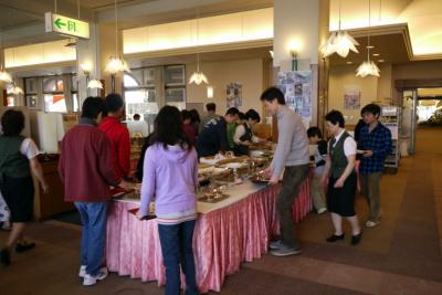１５．春休みの有馬温泉5泊旅行　神戸市立フルーツフラワーパーク ホテルフルーツフラワー　レストランカトレアのバイキングの朝食
