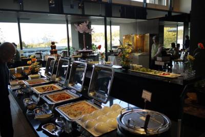 ２２．春休みの有馬温泉5泊旅行　東急ハーヴェストクラブ有馬六彩　カジュアルレストラン ザ・ダイニング万彩（まんさい）のバイキングの夕食その１　お料理