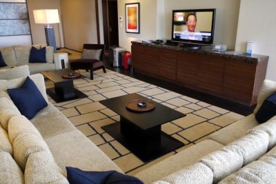 ３０．春休みの有馬温泉5泊旅行　東急ハーヴェストクラブViala annex有馬六彩　ヴィアラスイート　露天風呂つき和洋室その１　リビング 和室 ベッドルーム