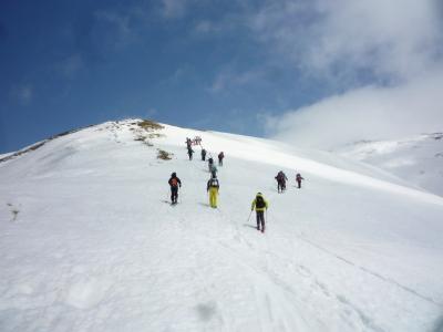 春　　月山の大斜面を滑ろう　！　　その①　石跳川で足慣らし　翌日は姥沢から湯殿山スキー場へ