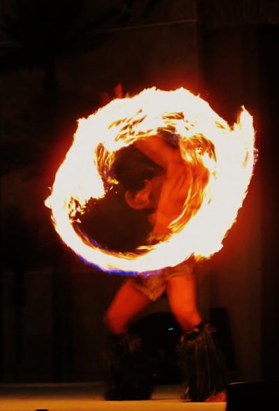 グランドポリネシアンショー-3　サモア 躍動する火の踊り ☆大迫力の技！