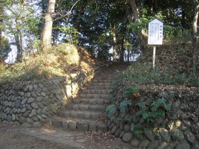 武蔵日野　分倍河原古戦場を舞台とする著名な戦を隣接する著名な寺院と共にひっそりと時代の流れを見守る『高幡城』訪問