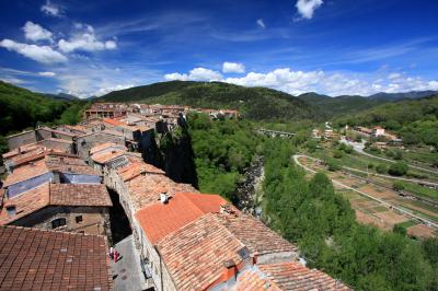 断崖絶壁の街 - Castellfollit de la Roca