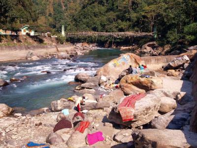 インド　シッキム州ペリン　ラブデンツェと渓谷に自噴する秘境の野湯　アジア周遊158日（17）