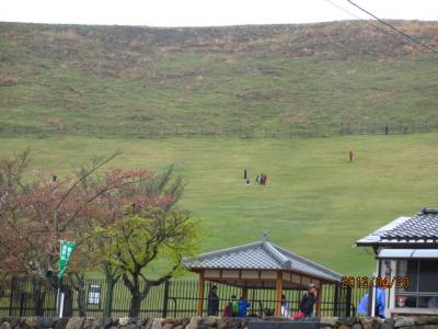 造幣局の通り抜けと醍醐の葉桜（５）若草山を通り東大寺へ。