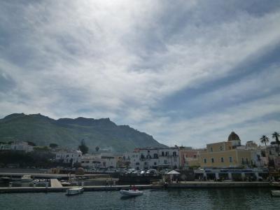 初夏のイスキア島で優雅なバカンス♪　Ｖｏｌ５（第２日目午前）　☆ナポリから憧れのテルメ天国「イスキア島」へ♪