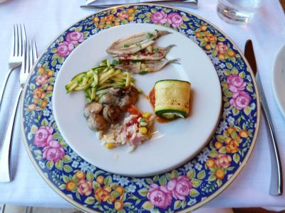初夏のイスキア島で優雅なバカンス♪　Ｖｏｌ１０（第２日目夜）　☆イスキア島サンタンジェロ：ディナーは「パーク・ホテル・ミラマーレ」のメインダイニング♪絶品の前菜ブッフェを頂く♪