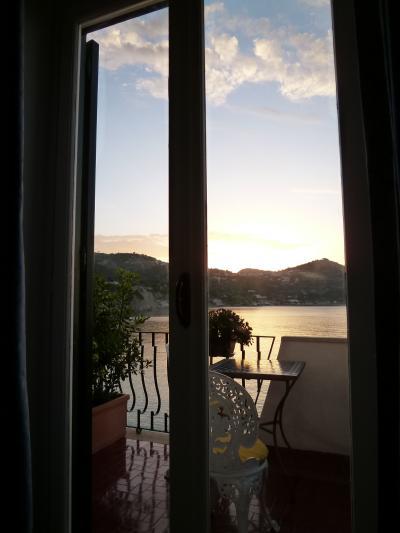 初夏のイスキア島で優雅なバカンス♪　Ｖｏｌ２０（第４日目朝）　☆イスキア島サンタンジェロ：「パーク・ホテル・ミラマーレ」のジュニアスイートルームで美しい朝を迎えて♪