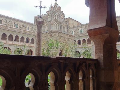 GWスペインの旅(３) 春の冷たい雨に濡れるサンタ・マリア・デ・グアダルーペ王立修道院