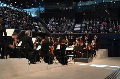 音楽都市ヘルシンキ：新しいミュージックセンターホールでヘルシンキフィルを聴く