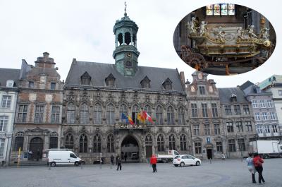 小高い丘の上に広がり鐘楼が響くモンス