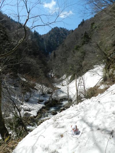 4月中旬なのに残雪に阻まれた『千丈滝』（鳥取市河原町）