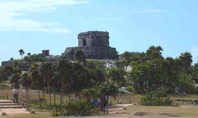 メキシコ・古代文明＆中世文明トゥルム遺跡　（マヤ終焉の遺跡）　