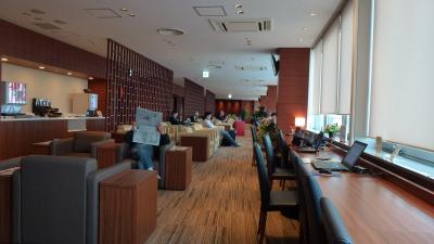 誕生日プレゼントで北海道《千歳》へＧＯ【新千歳空港 スーパーラウンジの窓側席からの飛行機の眺め編】（２０１２年６月）