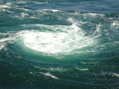 淡路島の渦潮クルーズとくいだおれ大阪　①