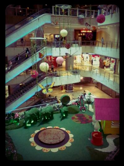 ◆インドネシアのきらきら星◆～印尼生活2012(04)ひよこが生まれたYO!&Plaza Atrium,Grand Indonesia dll～